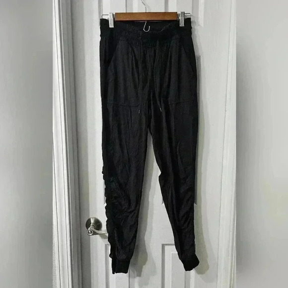 Lululemon Beyond the Studio Jogger - Picture 2 of 6